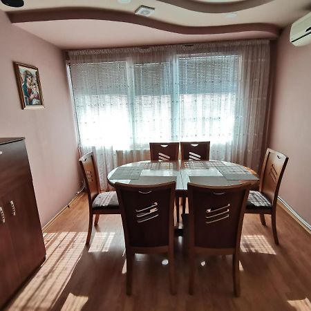 Central Apartment Targovishte ภายนอก รูปภาพ