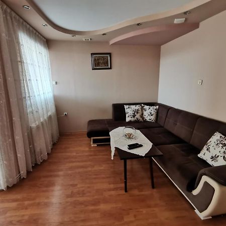 Central Apartment Targovishte ภายนอก รูปภาพ