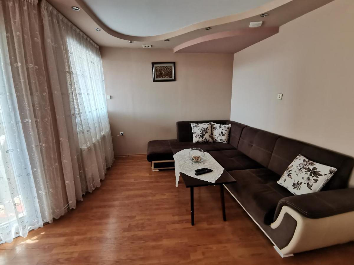 Central Apartment Targovishte ภายนอก รูปภาพ